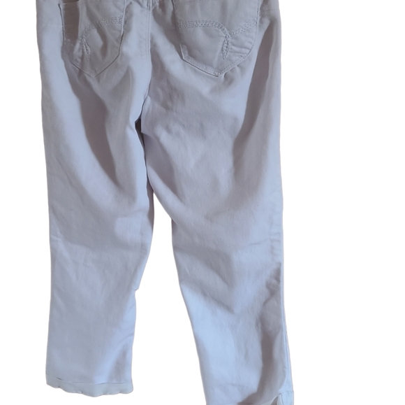 Ladies white capri pants - Picture 2 of 3
